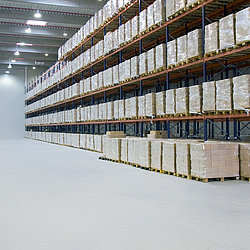 Industrie- und Lagerhallen: Hochwertige Beschichtung für Logistik und Produktion: Polycomp Universal
