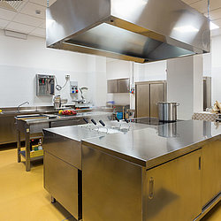 Großküchen: Hoch belastbarer PUR Beton für Küchen und Betriebe der Lebensmittelbranche: Polycomp X-Crete
