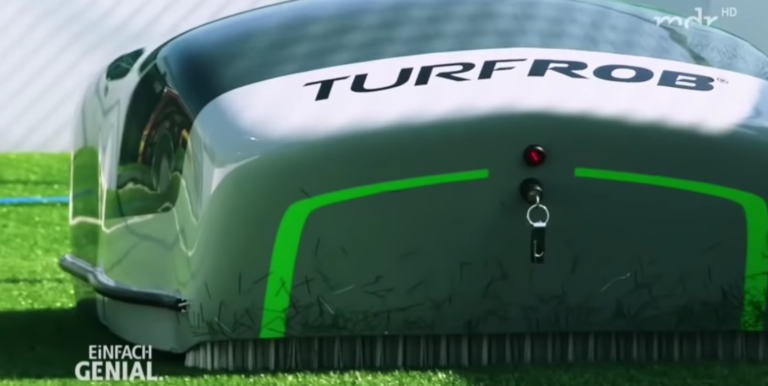 Simple artificial turf care with the "TurfRob"